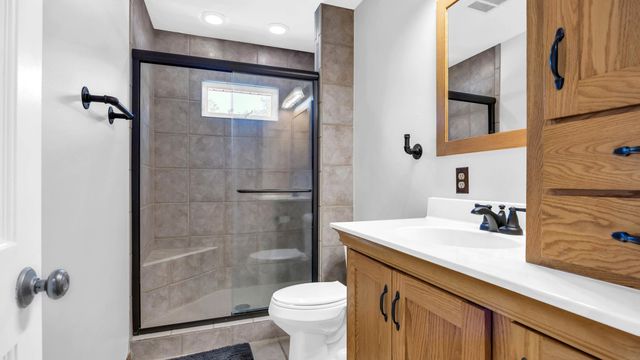 2713 61st Street Lane, Vinton, IA 52349