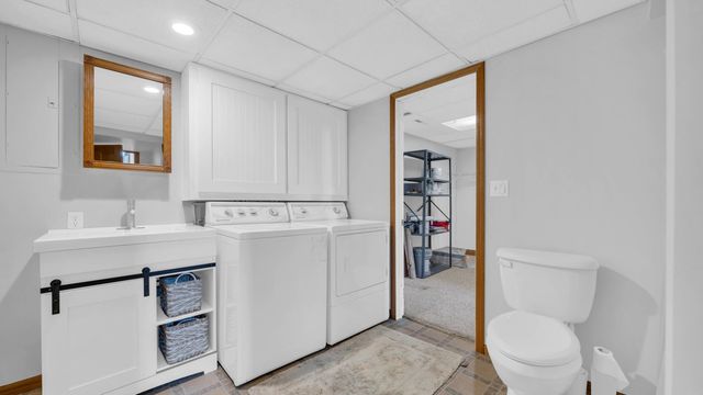 2713 61st Street Lane, Vinton, IA 52349