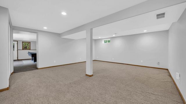 2713 61st Street Lane, Vinton, IA 52349