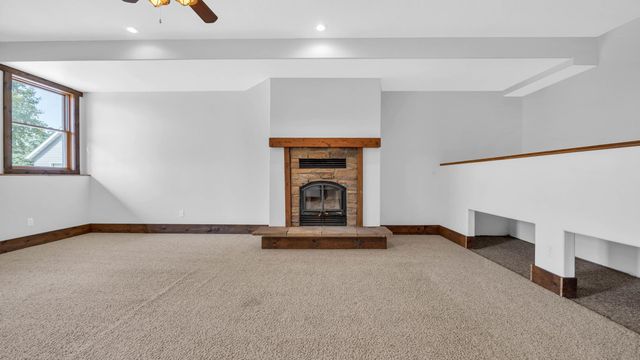 2713 61st Street Lane, Vinton, IA 52349