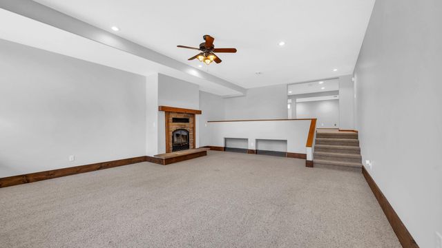 2713 61st Street Lane, Vinton, IA 52349