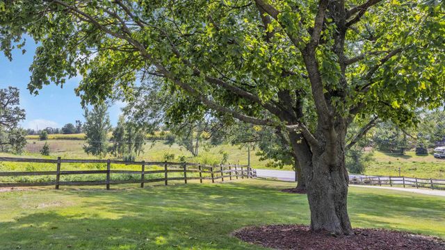 2713 61st Street Lane, Vinton, IA 52349