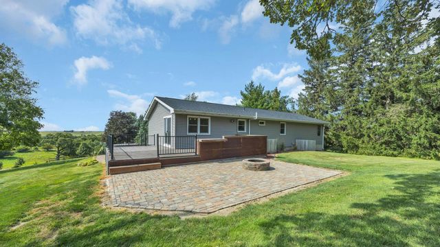 2713 61st Street Lane, Vinton, IA 52349