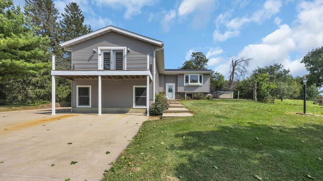 2713 61st Street Lane, Vinton, IA 52349