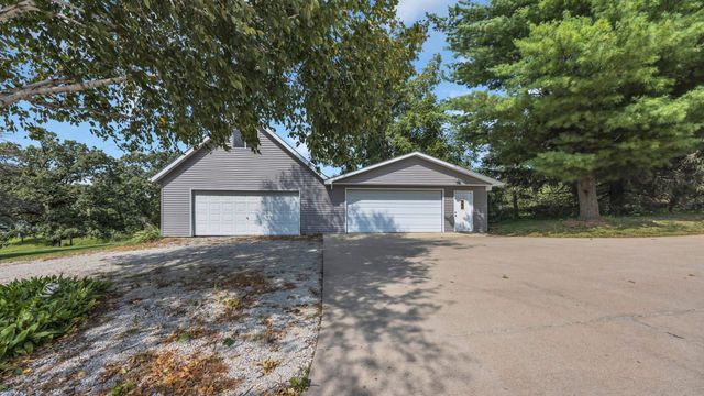 2713 61st Street Lane, Vinton, IA 52349