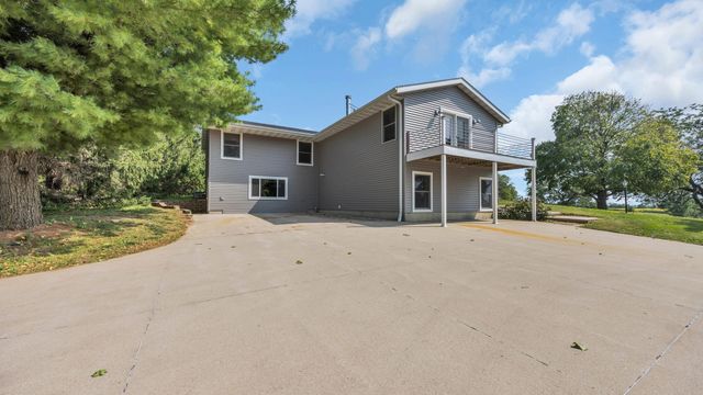 2713 61st Street Lane, Vinton, IA 52349