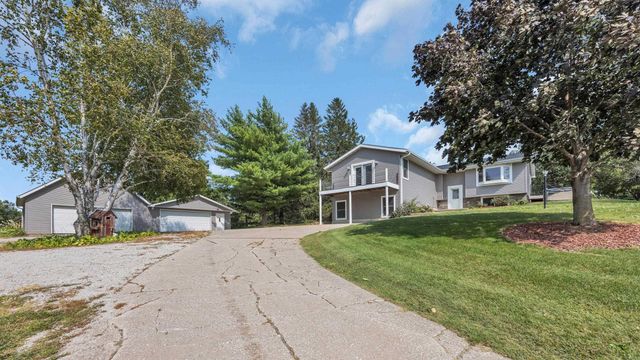 2713 61st Street Lane, Vinton, IA 52349