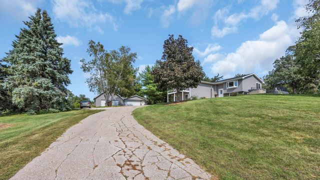 2713 61st Street Lane, Vinton, IA 52349