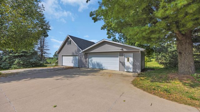 2713 61st Street Lane, Vinton, IA 52349
