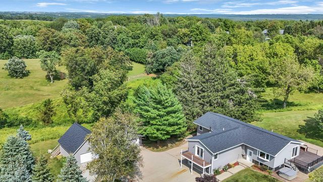 2713 61st Street Lane, Vinton, IA 52349