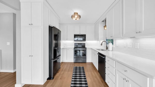 2713 61st Street Lane, Vinton, IA 52349