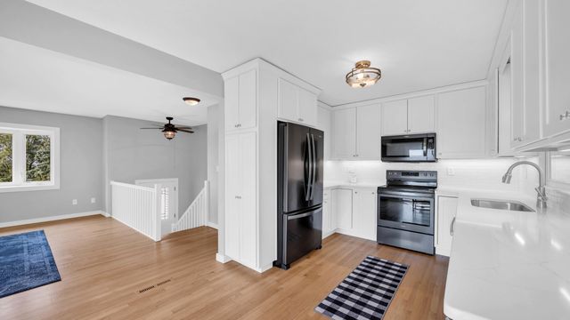 2713 61st Street Lane, Vinton, IA 52349