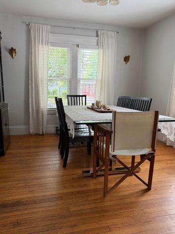 14 Castle St, Springfield, MA 01118