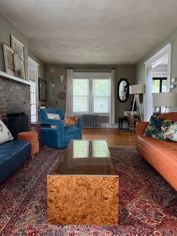 14 Castle St, Springfield, MA 01118