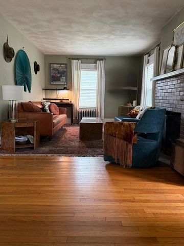 14 Castle St, Springfield, MA 01118