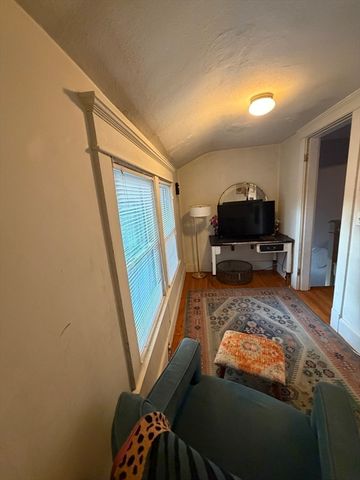 14 Castle St, Springfield, MA 01118