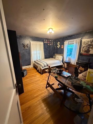14 Castle St, Springfield, MA 01118