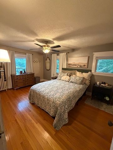 14 Castle St, Springfield, MA 01118