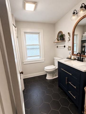 14 Castle St, Springfield, MA 01118