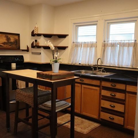 14 Castle St, Springfield, MA 01118