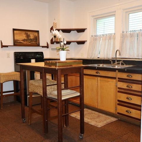 14 Castle St, Springfield, MA 01118