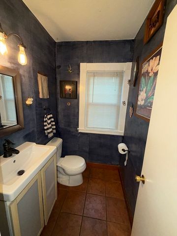 14 Castle St, Springfield, MA 01118