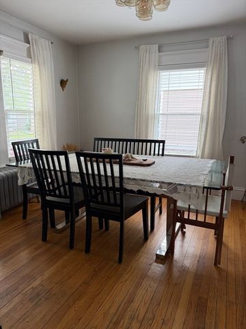 14 Castle St, Springfield, MA 01118