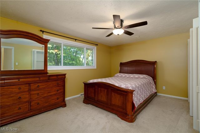 6650 Parkgate Oval, Seven Hills, OH 44131