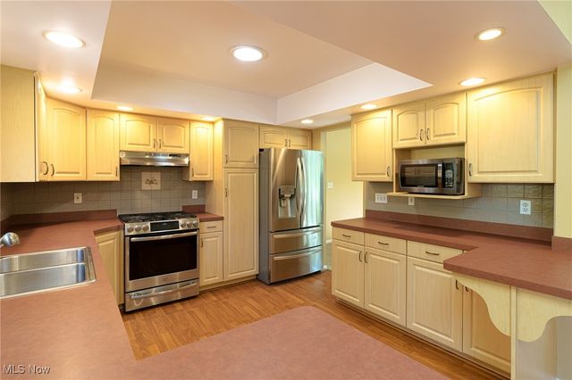 6650 Parkgate Oval, Seven Hills, OH 44131