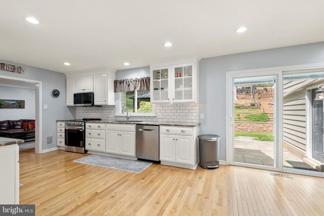 691 TWIN BRIDGE DR, Wayne, PA 19087