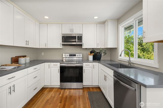 14821 127th Avenue NE, Woodinville, WA 98072