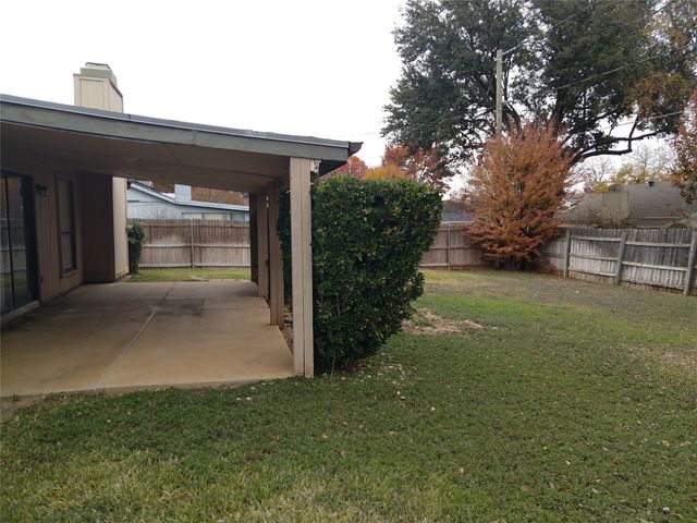 1929 Lost Creek Drive, Arlington, TX 76006