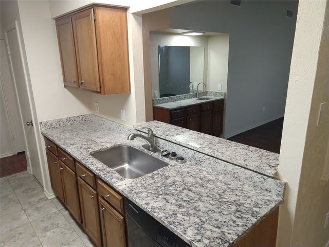 1929 Lost Creek Drive, Arlington, TX 76006