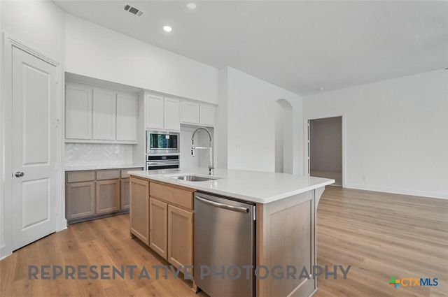 212 Post Oak, Castroville, TX 78009
