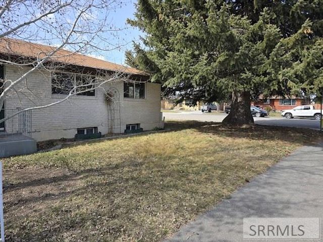 1530 June Avenue, Idaho Falls, ID 83404