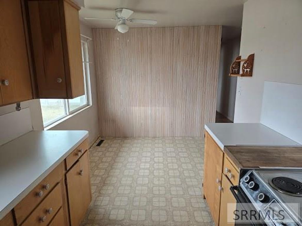 Image 5 of property listing at 1530 June Avenue, Idaho Falls, ID 83404