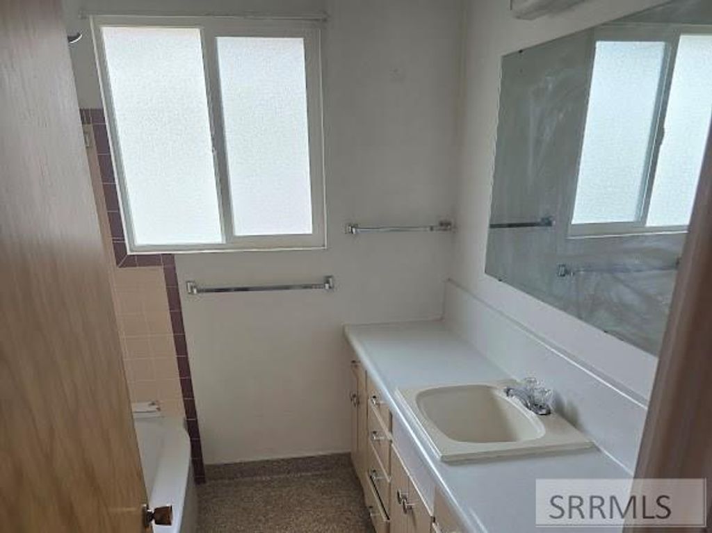 Image 6 of property listing at 1530 June Avenue, Idaho Falls, ID 83404