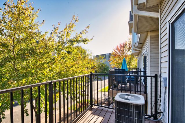 2315 Eagle Trace Lane, Woodbury, MN 55129