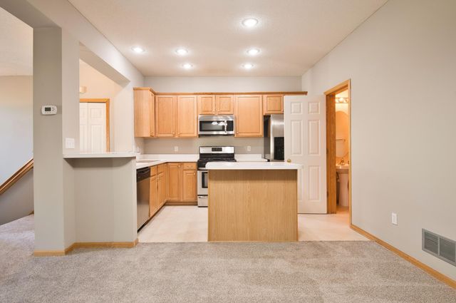 2315 Eagle Trace Lane, Woodbury, MN 55129