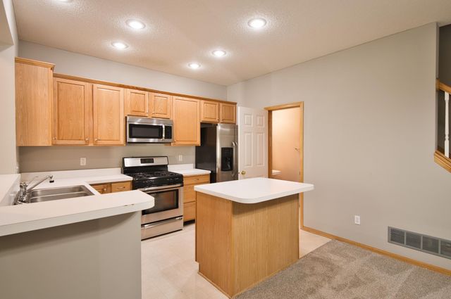 2315 Eagle Trace Lane, Woodbury, MN 55129