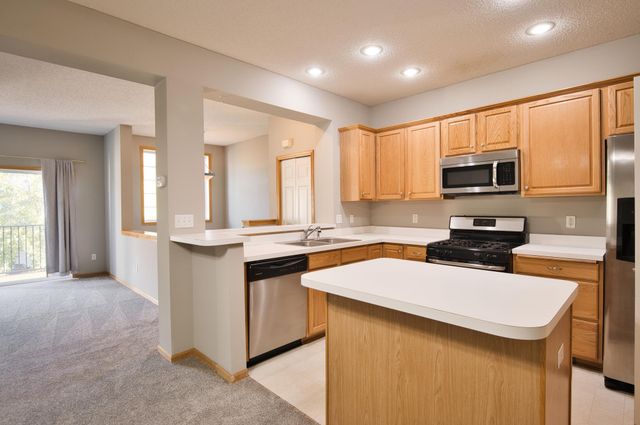 2315 Eagle Trace Lane, Woodbury, MN 55129