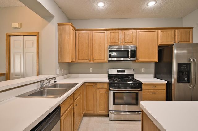 2315 Eagle Trace Lane, Woodbury, MN 55129