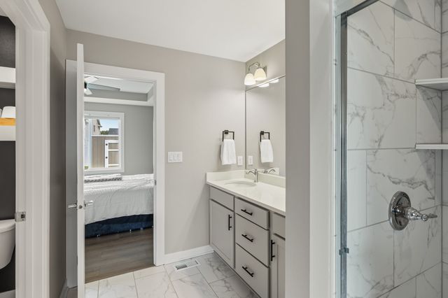 6084 Gladbury Court, Pleasant Hill, IA 50327