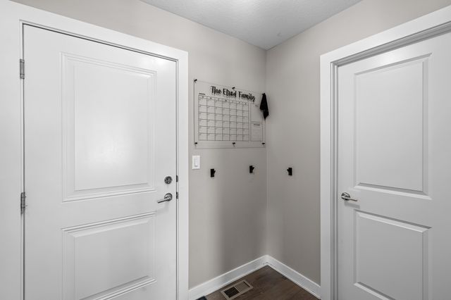 6084 Gladbury Court, Pleasant Hill, IA 50327