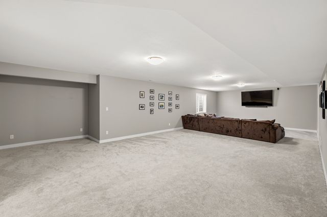 6084 Gladbury Court, Pleasant Hill, IA 50327