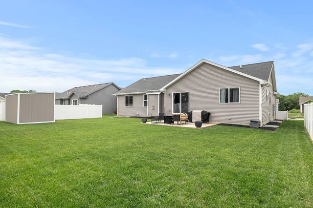 6084 Gladbury Court, Pleasant Hill, IA 50327
