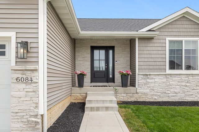 6084 Gladbury Court, Pleasant Hill, IA 50327