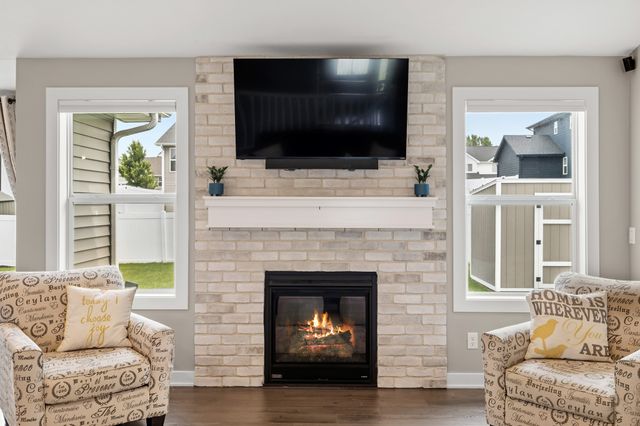 6084 Gladbury Court, Pleasant Hill, IA 50327