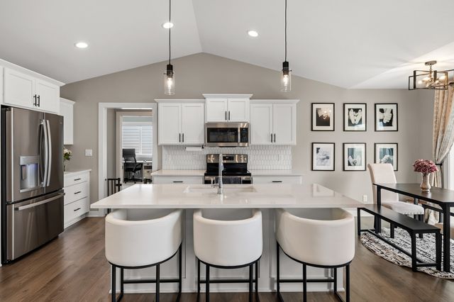 6084 Gladbury Court, Pleasant Hill, IA 50327