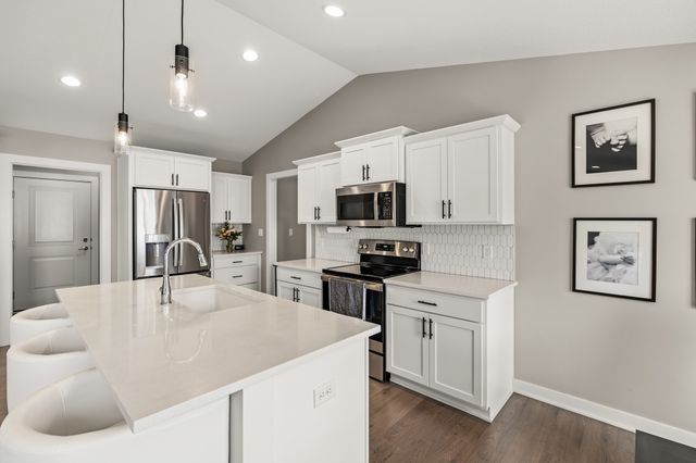 6084 Gladbury Court, Pleasant Hill, IA 50327